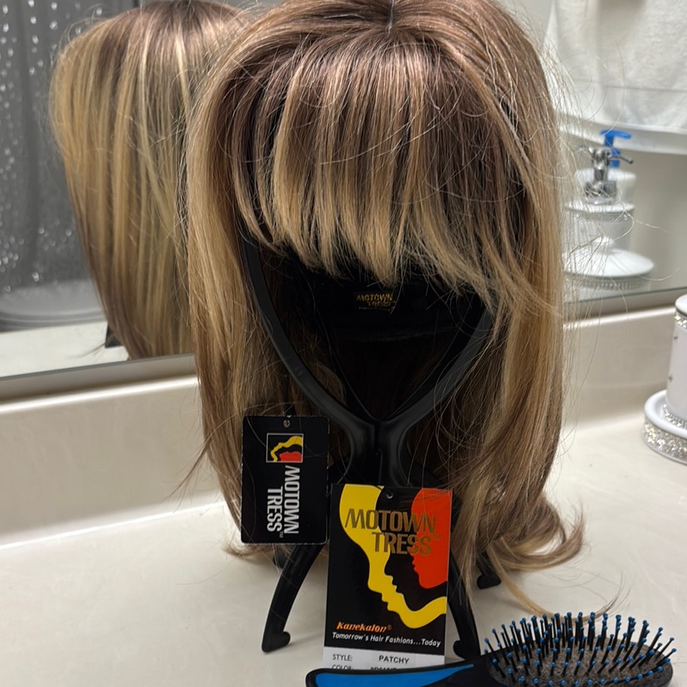 Cream and Brown Layered Wig with Natural Texture